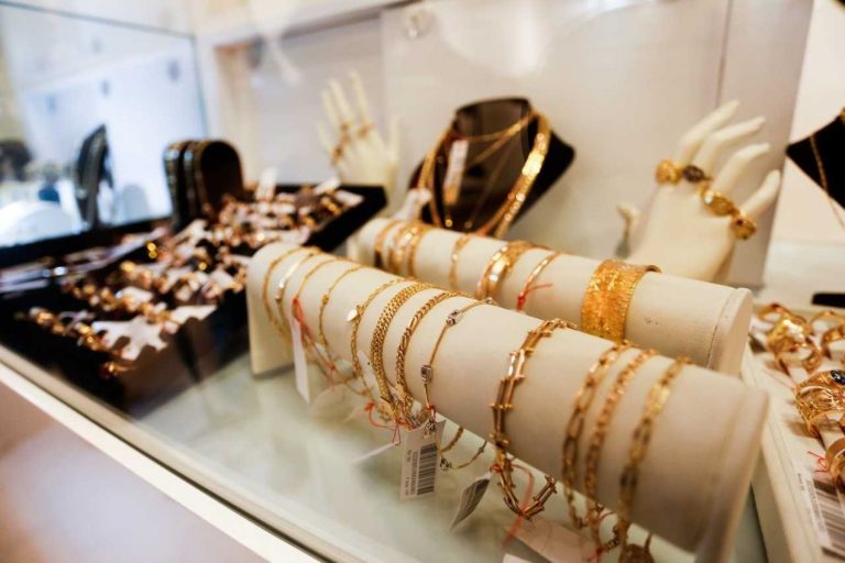 Joyas de oro en Bilbao listas para tasar – compro oro y plata en Joyería Santiago Moro Santutxu